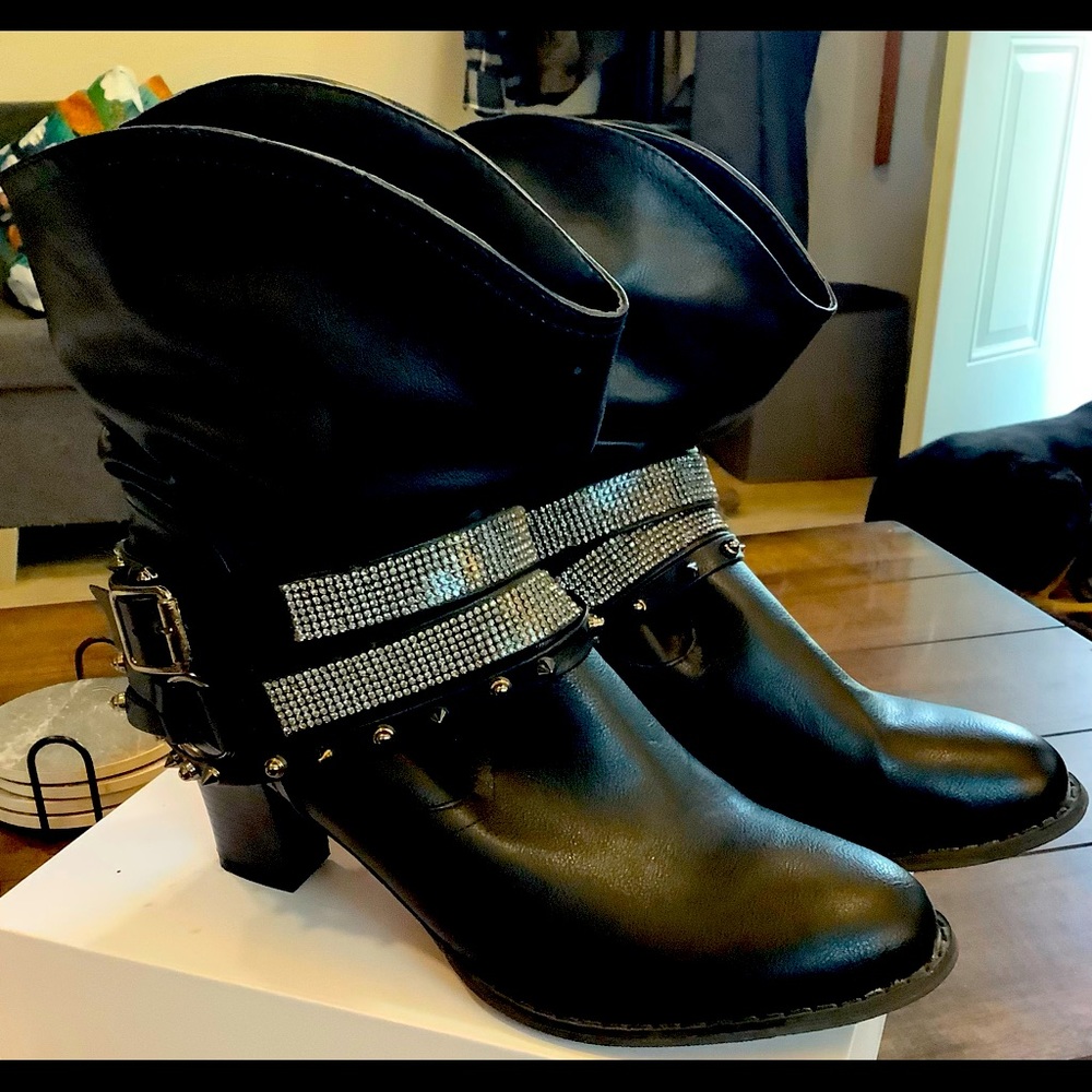 Adorable Black brand new slouch boots